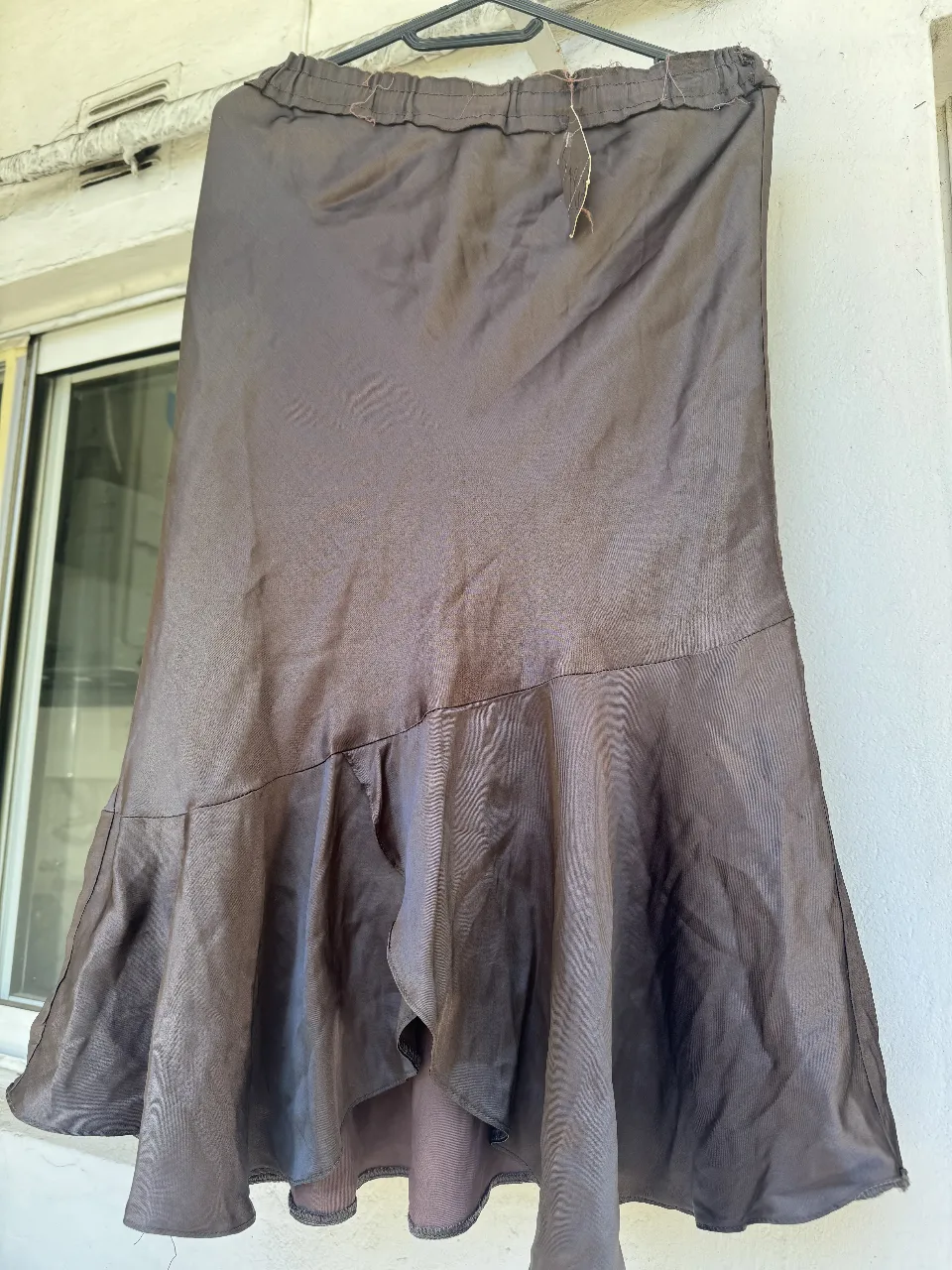 Pollera mido marron de satén. Tiene forro
Vintage con etiqueta
Talle m, pero chico
Cintura: 34cm