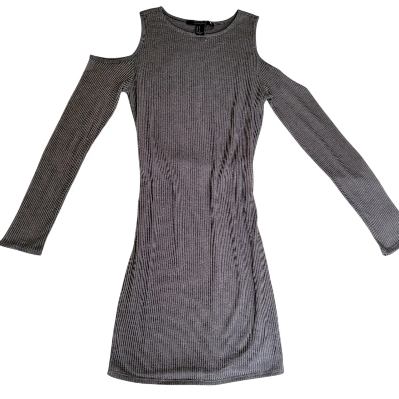 Vestido gris de Forever 21, elastizado, con forro, con mangas largas con transparencia y hombros descubiertos. Ideal para un look casual y moderno.