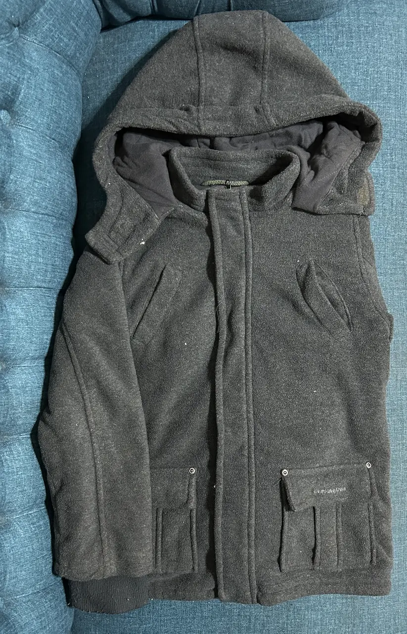 Tapado de niña gris talle 12. Ideal para el invierno.