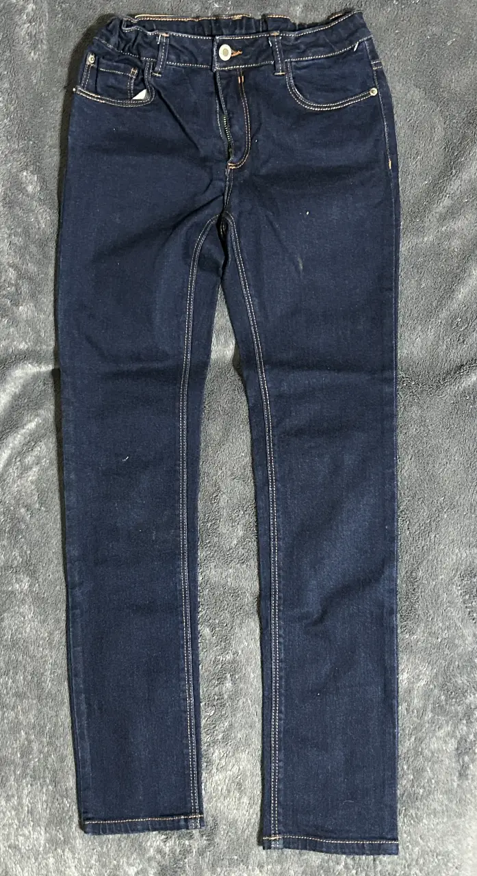 Jeans rectos de  zara.