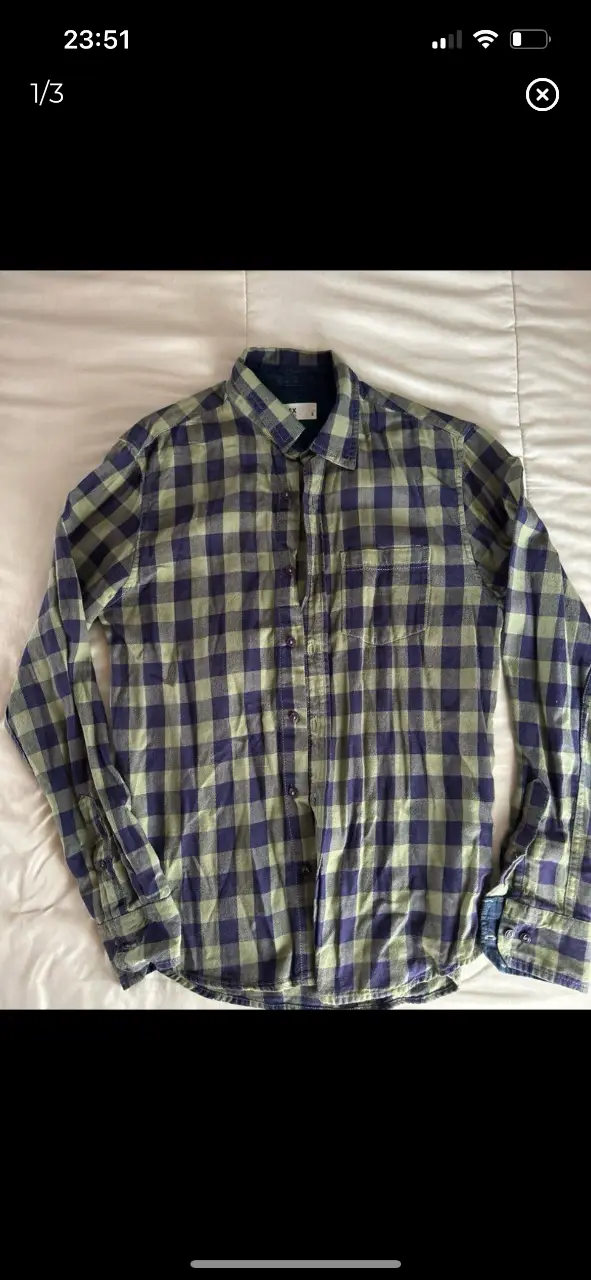 Camisa a cuadros en tonos verde y azul, de manga larga. Ideal para un look casual y cómodo. Confeccionada en algodón.