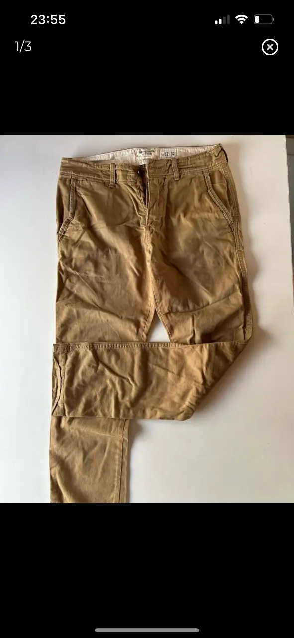 Pantalón chino color marrón, de la marca Abercrombie & Fitch, talle 32x32. Ideal para un look casual y cómodo.