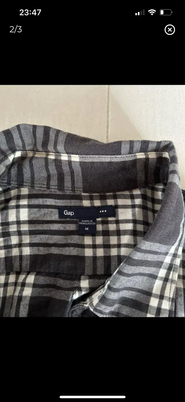 Camisa a cuadros Gap, manga larga, talle M, ideal para un look casual y cómodo.