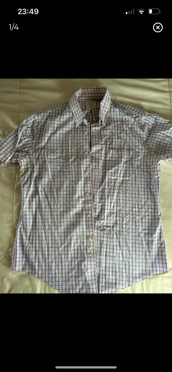 Camisa a cuadros para hombre, de manga corta, ideal para un look casual y fresco. Confeccionada en tela liviana y cómoda.