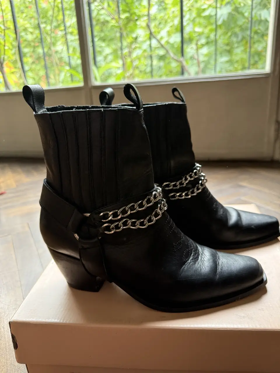 Botines LUBOLOQUE - Vista 2