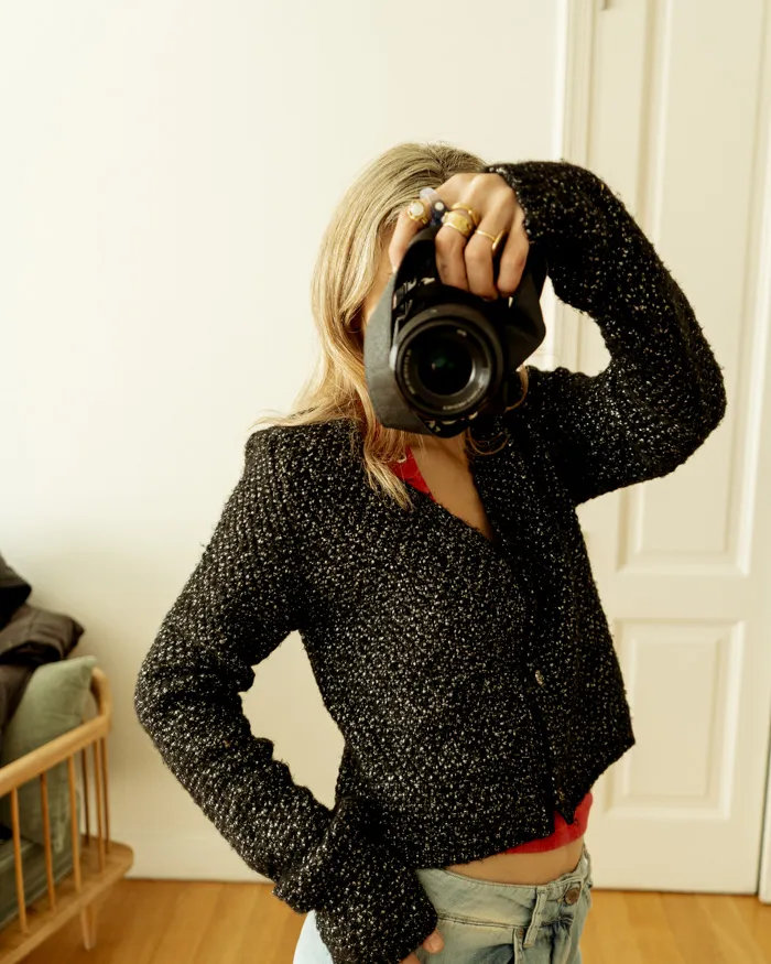 Cardigan negro grueso con textura.
