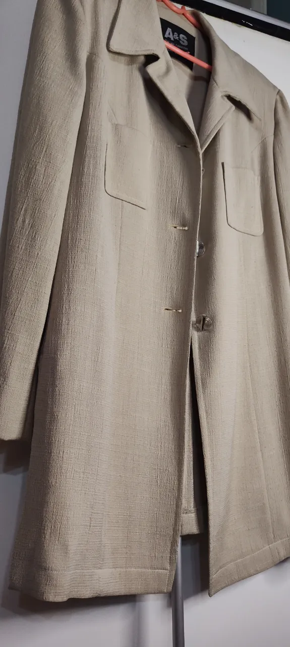 A&S"  Anna Spinello chaqueta Blazer largo de lino color hueso, cuello sastre  italiano, cierre frontal de botones y bolsillos de parche, elegante y sofisticado.