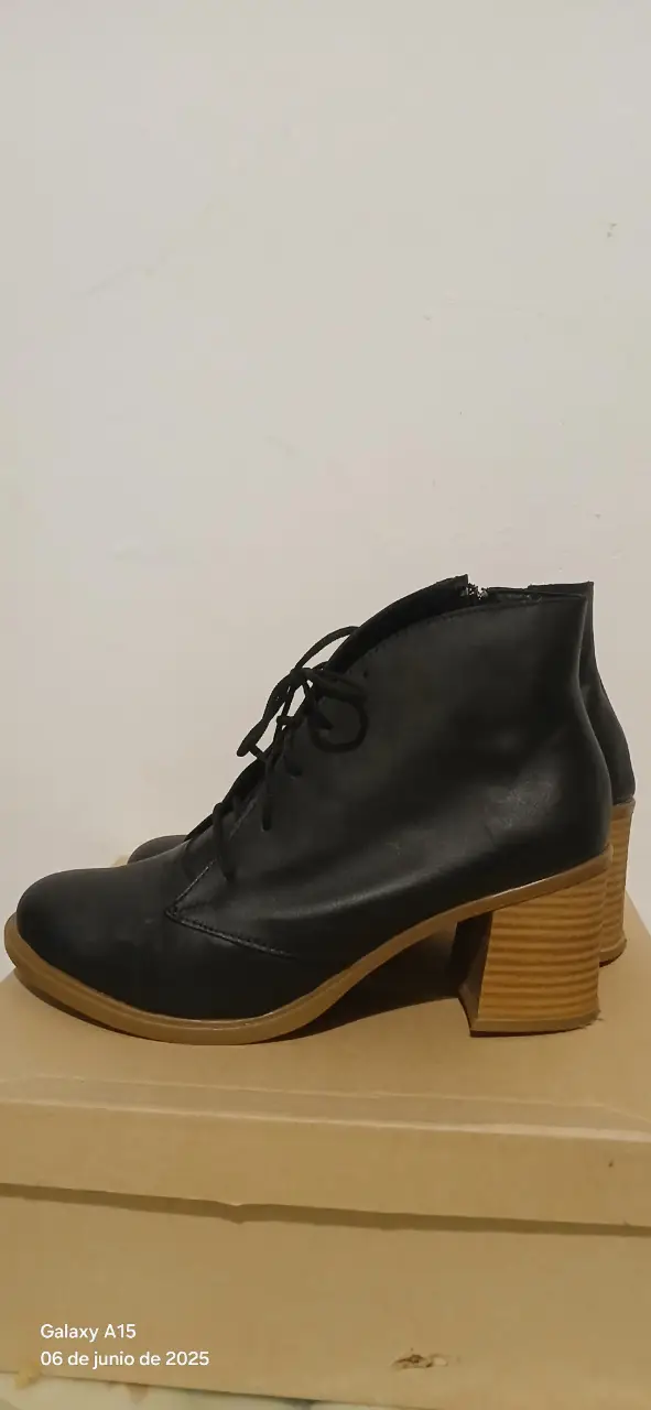 Botines Otra - Vista 2