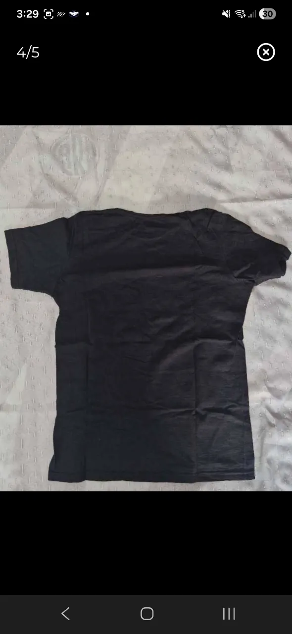 Remera A ≠ - Vista 3