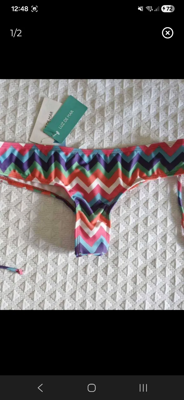 Bombacha de traje de baño con estampa de zig-zag multicolor. Posee tiras para atar a los costados.
talle 3 de la marca.
nueva sin uso con todos sus accesorios.