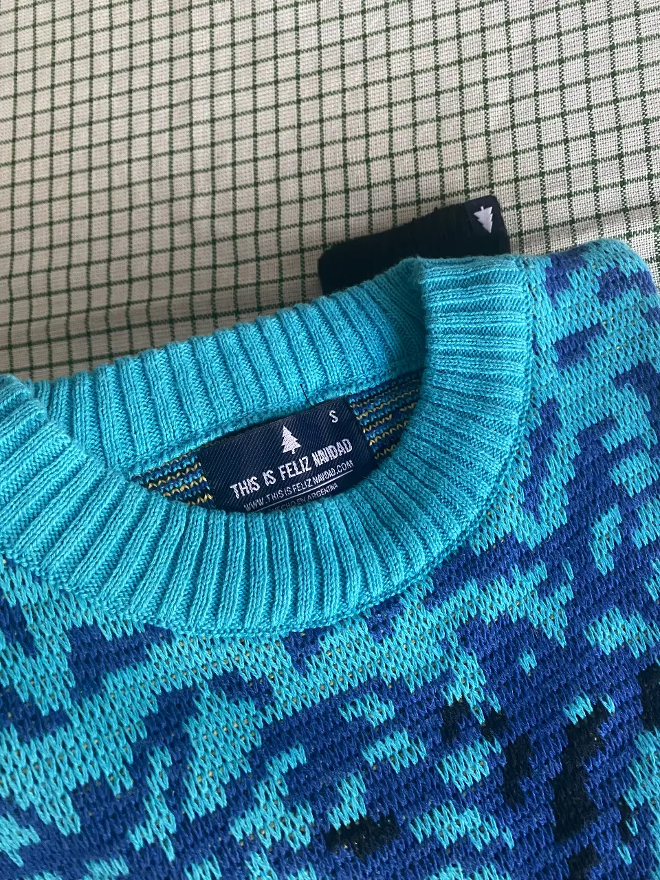Sweater THIS IS FELIZ NAVIDAD - Vista 2