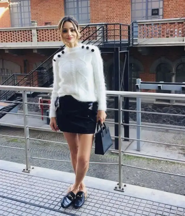 Falda Delaostia talle s con volados ideal look casual con sweater o noche con botas.