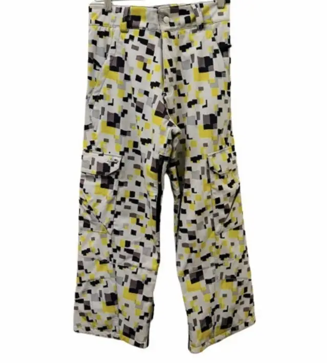Pantalón cargo Duke importado  ski/snow/nieve con estampado de cuadrados en blanco, gris y amarillo. Talle XL. 