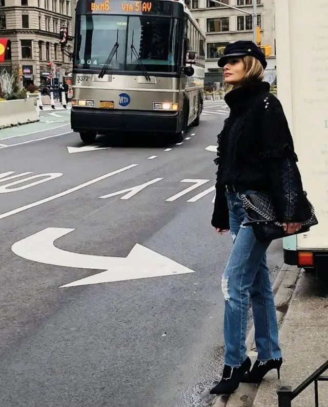 Botin tacon tejido  negros de caña alta con taco fino. Ideales para un look elegante y sofisticado.