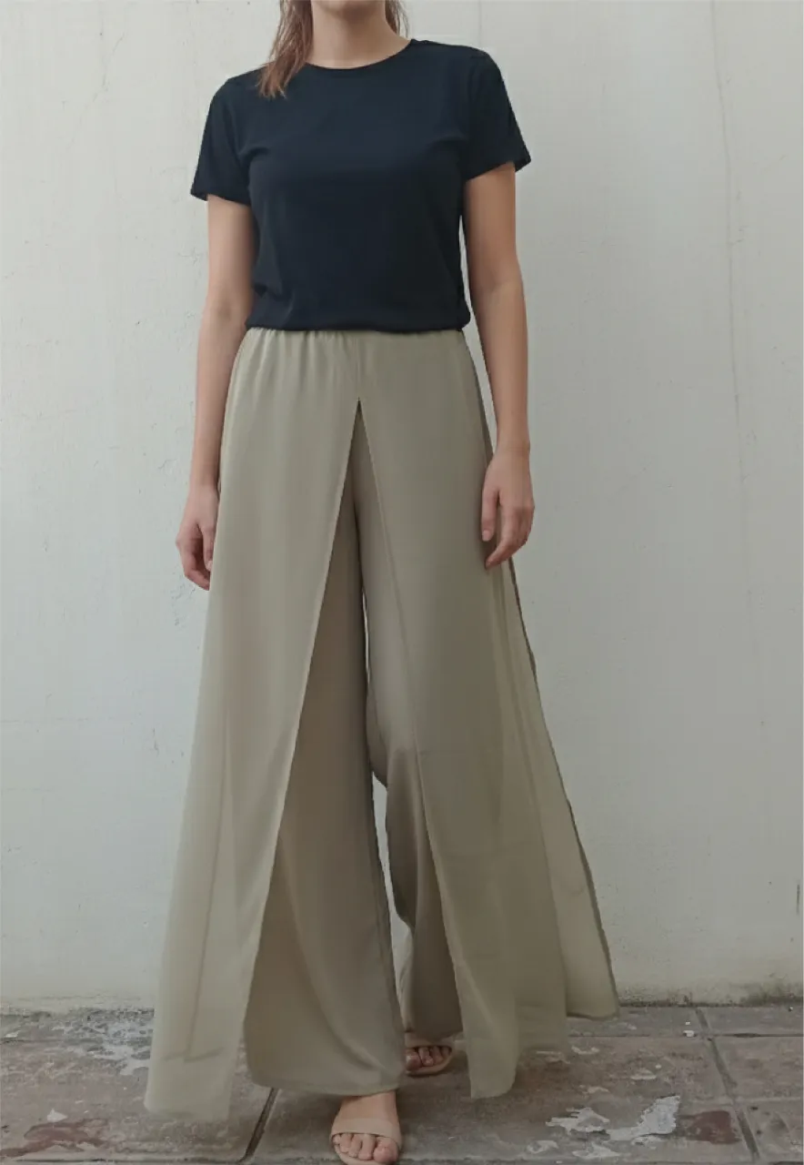 Pantalón palazzo de tela fluida verde, con un diseño de capas superpuestas que le dan un movimiento espectacular. Tiro alto y corte ancho, ideal para un look elegante y moderno. Perfecto para combinar con tops o remeras básicas.