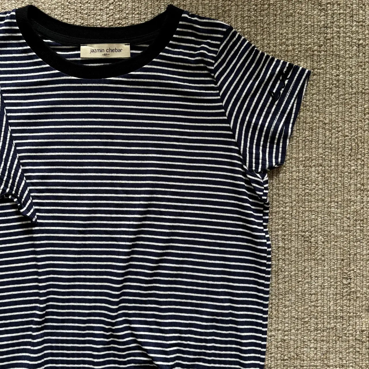 Remera Jazmín Chebar - Vista 2