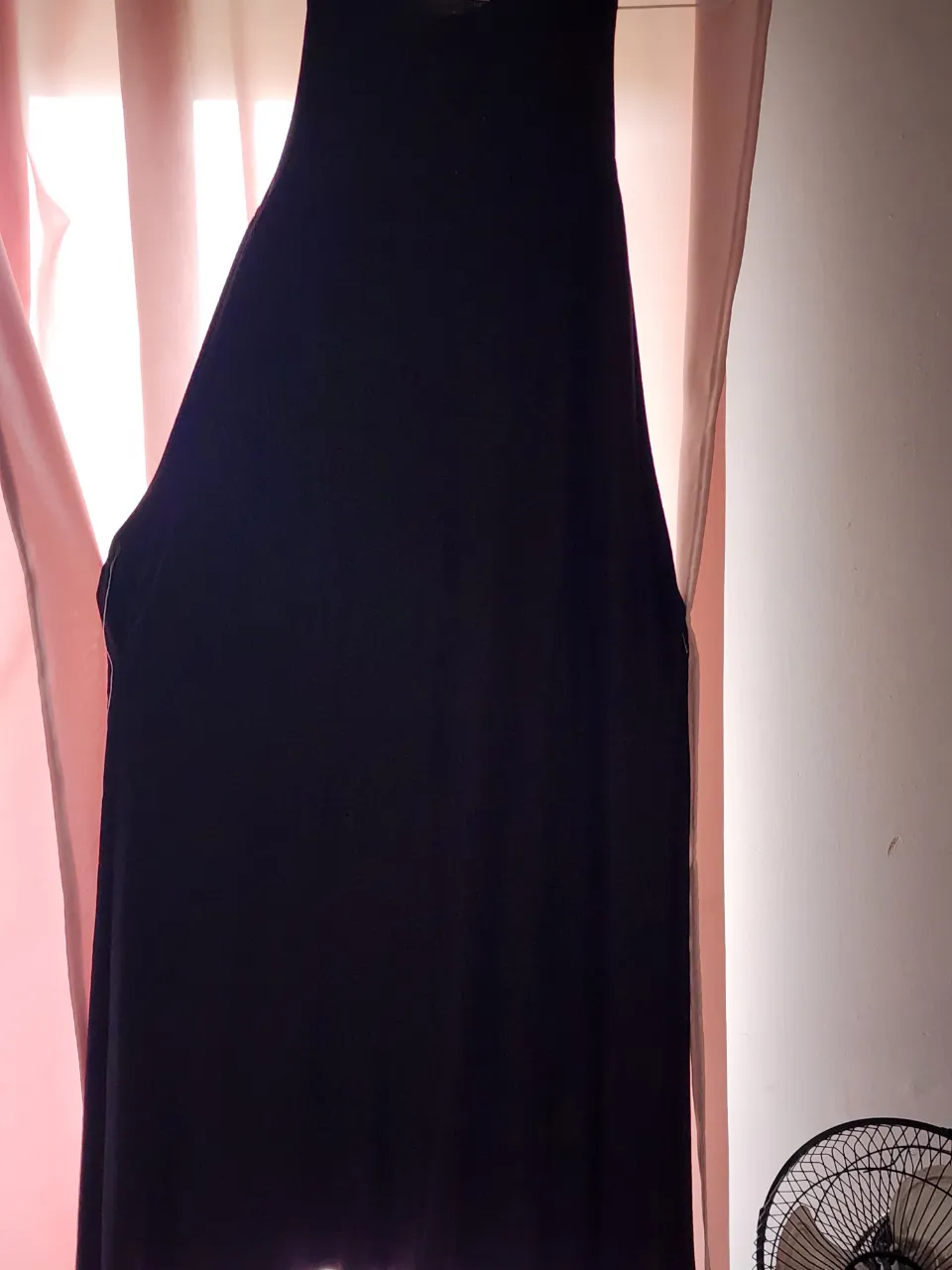 Musculosa negra lisa.