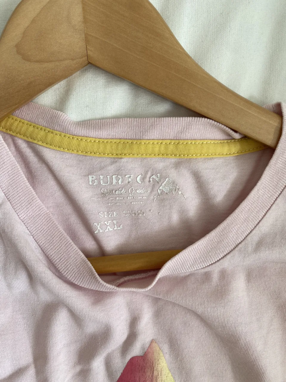 Remera Burton - Vista 2