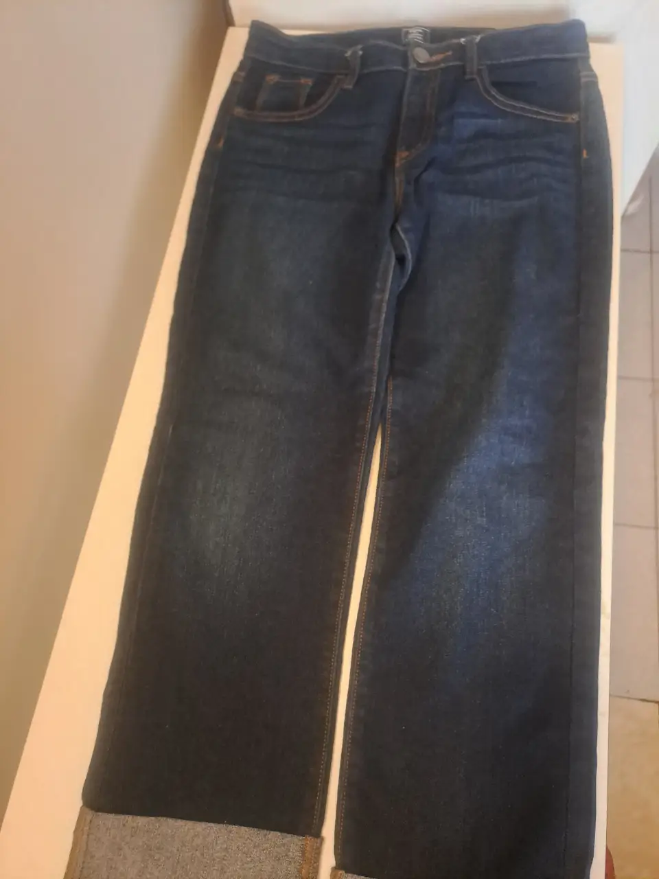 Jeans rectos GapKids, talle 14, de color azul oscuro, corte recto, ideal para un look casual y cómodo.