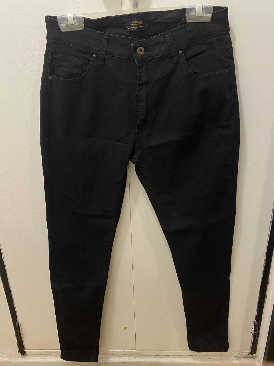 Jeans negro de tiro alto, modelo super skinny ankle, talle 30. Marca Wanama, Tailor Made.