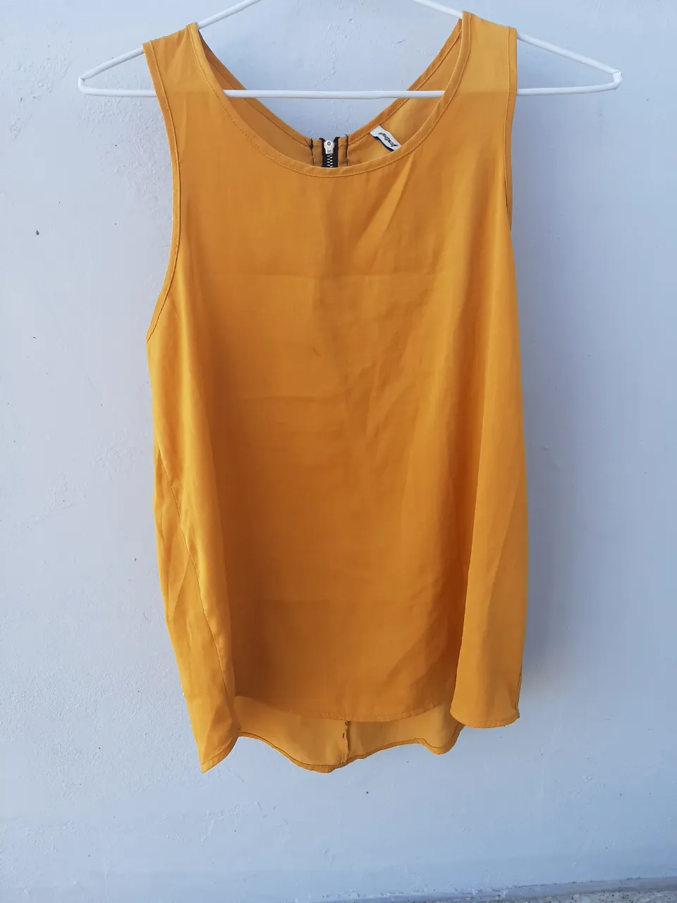 Musculosa amarilla stradivarius