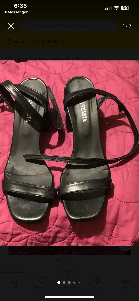 Sandalias Anastasia negras, impecables, con taco y tira en el tobillo. Ideales para una salida.