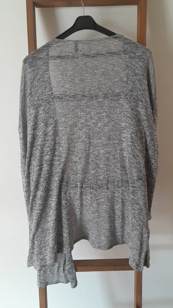 Cardigan Divided - Vista 2