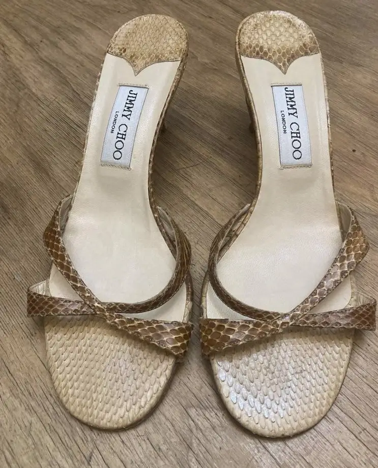 Sandalias Jimmy Choo de cuero con estampado de serpiente, talle 40. Made in Italy. Ideales para un look elegante y sofisticado.