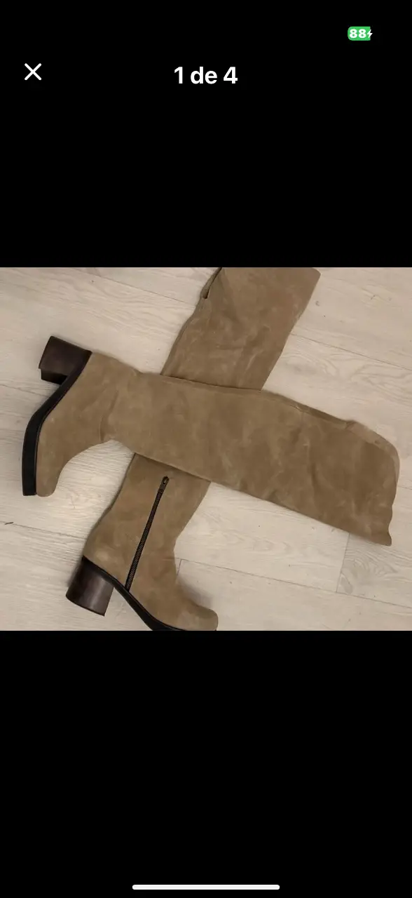 Botas altas de gamuza color marrón claro, con taco cuadrado y cierre lateral. Ideales para un look moderno y sofisticado.Talle 38 nuevas tacode madera  6 cm