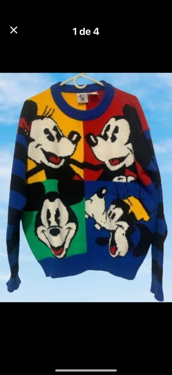 ¡Reviví la magia de Disney con este sweater vintage! Con un diseño vibrante y colorido, este sweater presenta a Mickey Mouse   en un estilo retro que te transportará a la infancia. oversize . unisex. Perfecto para un look casual y lleno de nostalgia.
