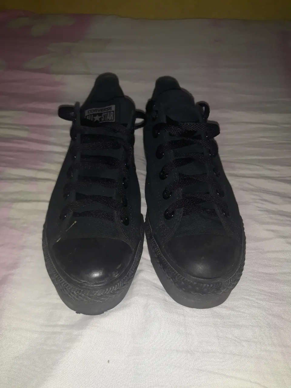 Zapatillas Converse All Star negras.