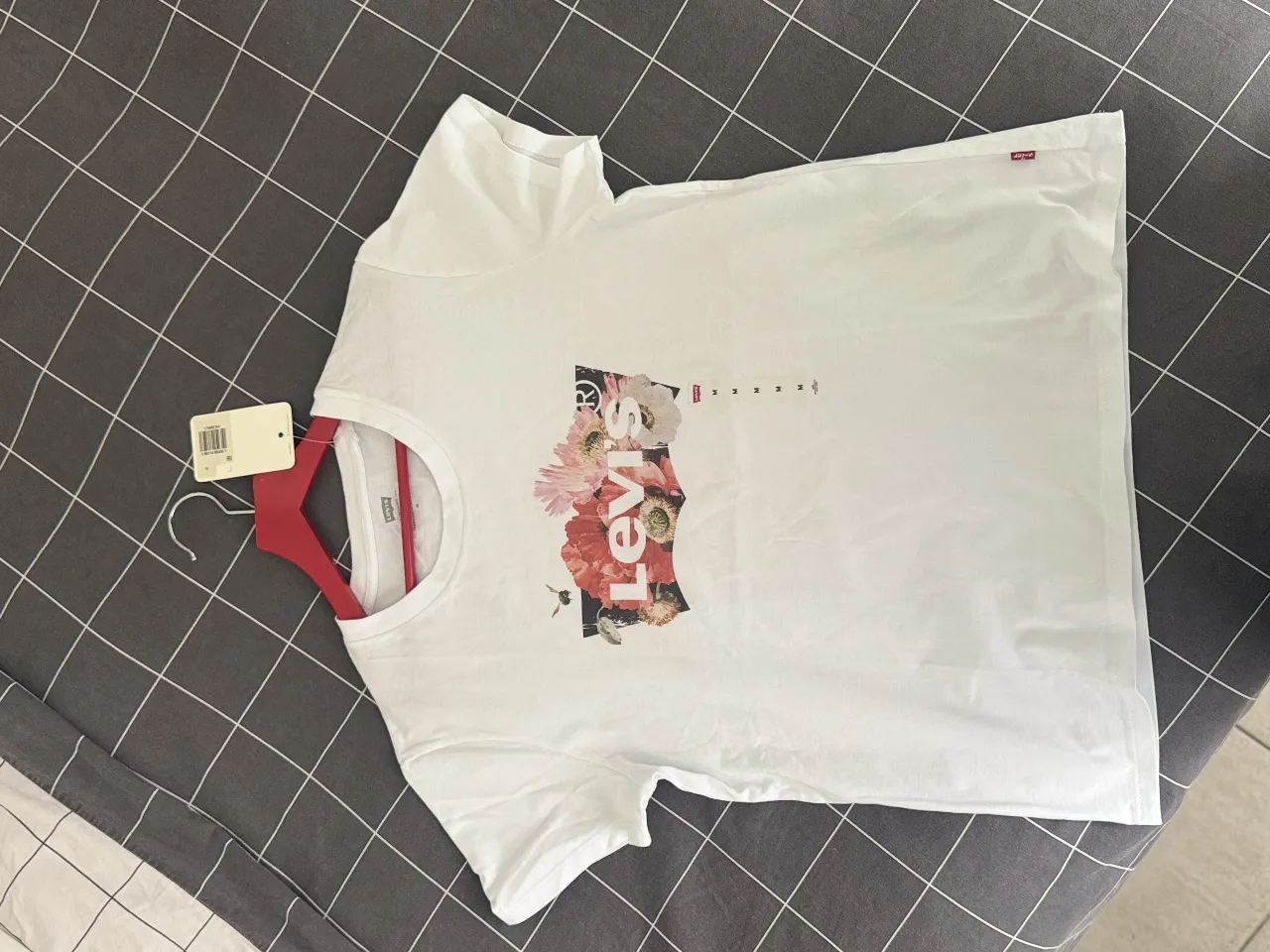 Remera Levi's - Vista 2