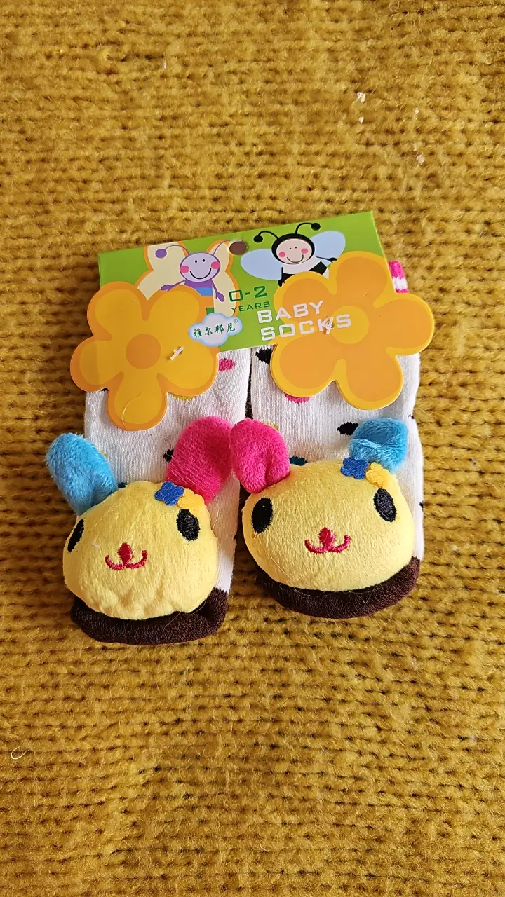 Lindos zoquetes para bebés con diseño de animalito. Ideales para mantener los pies de tu bebé abrigados y a la moda. ¡Un accesorio adorable y cómodo! Hasta 2 años, con muñequito en la puntera y un cascabel imterno