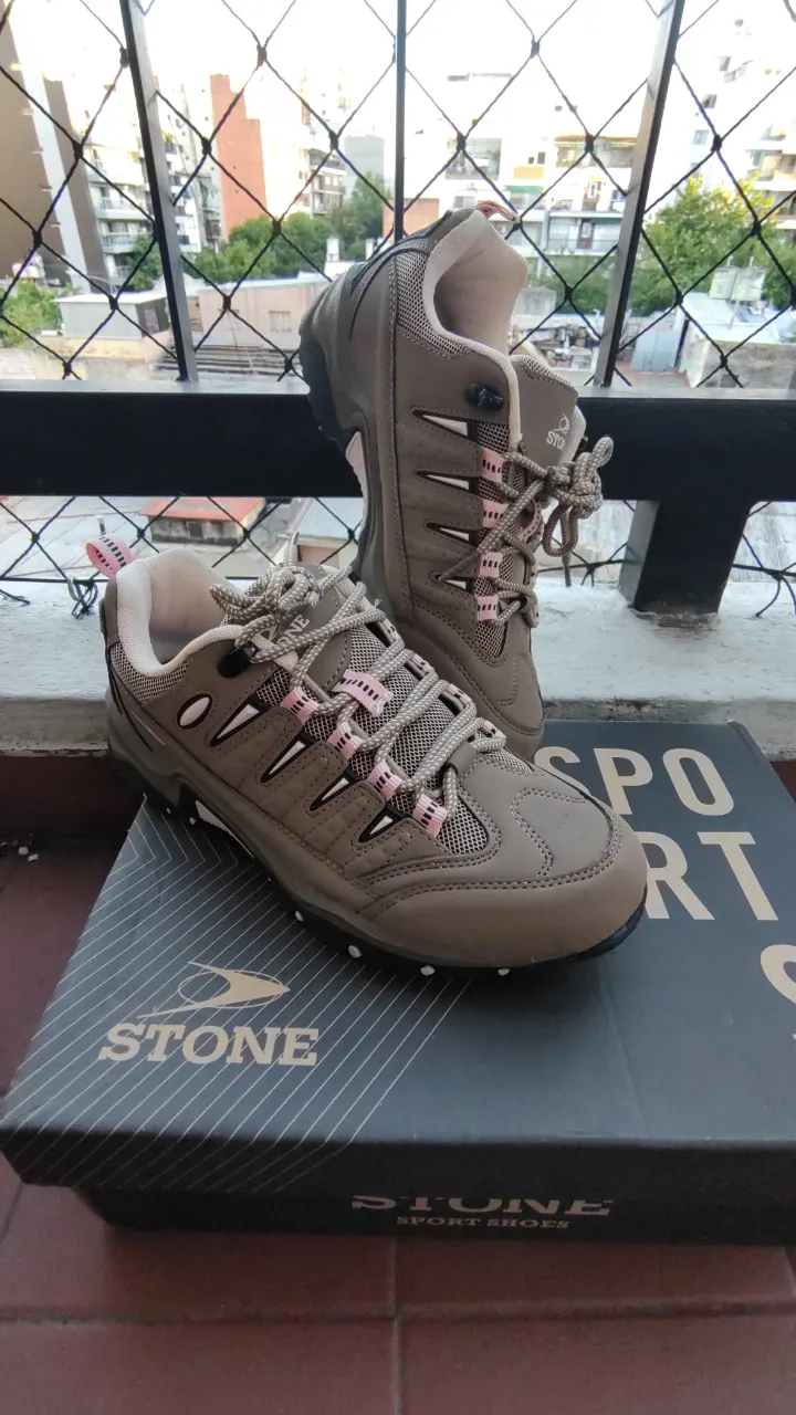 Imperdibles!!!! Zapatilla un solo uso (un par de horas fijarse el estado de la suela que subo foto) 

Zapatillas Stone Modelo Outdoor Trekking

ATENCION!! son 37, pero el largo de plantilla es de 24 cm - Medí tu plantilla. Si calzas 36/37 te irán perfectas. Si calzas un 37 y monedas, te irán muy justas. No te lo recomiendo.

Son una belleza, de horma ancha, y súper livianas.