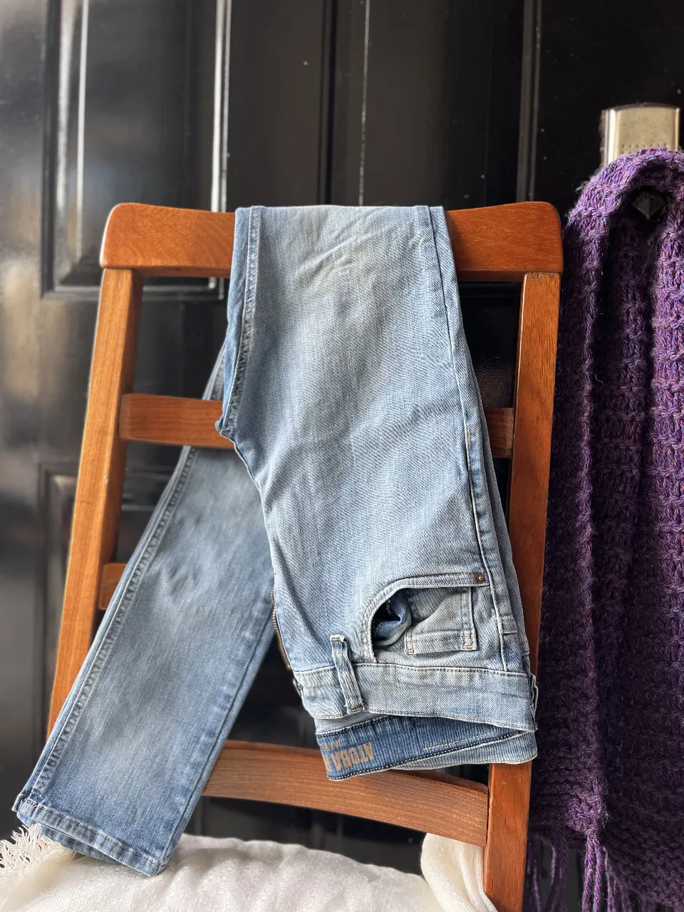 Jeans rectos de Dama color azul claro, ideal para un look casual y cómodo. Perfecto para el día a día. semi elastizado 