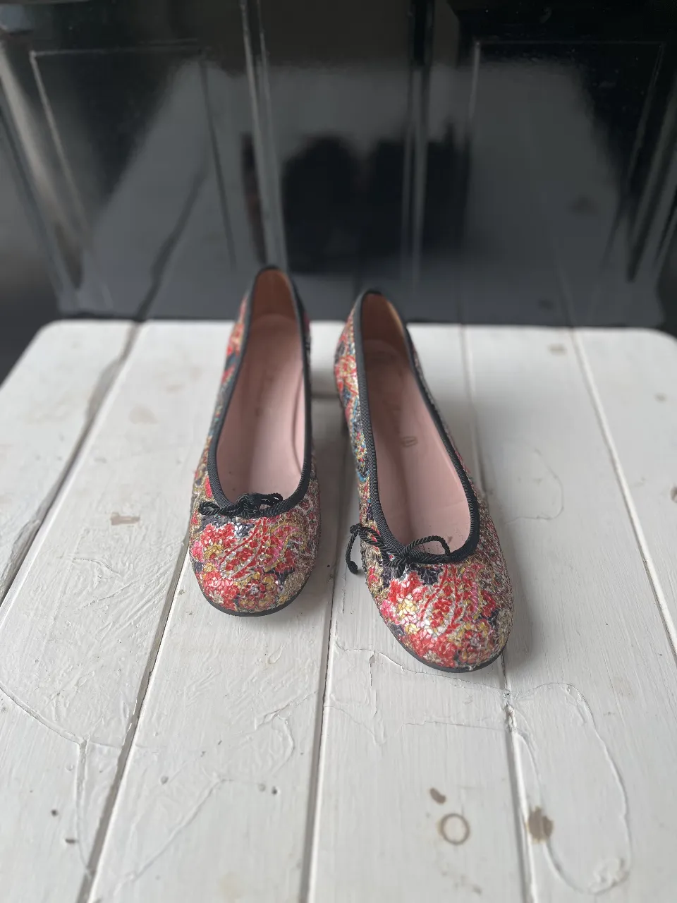 Ballerinas Pretty Ballerinas con estampado floral y moño. Talle 39. detalles el desgaste normal dentro del poco uso son zapatos para uso casual o danza no es fabricación argenta son italianos 