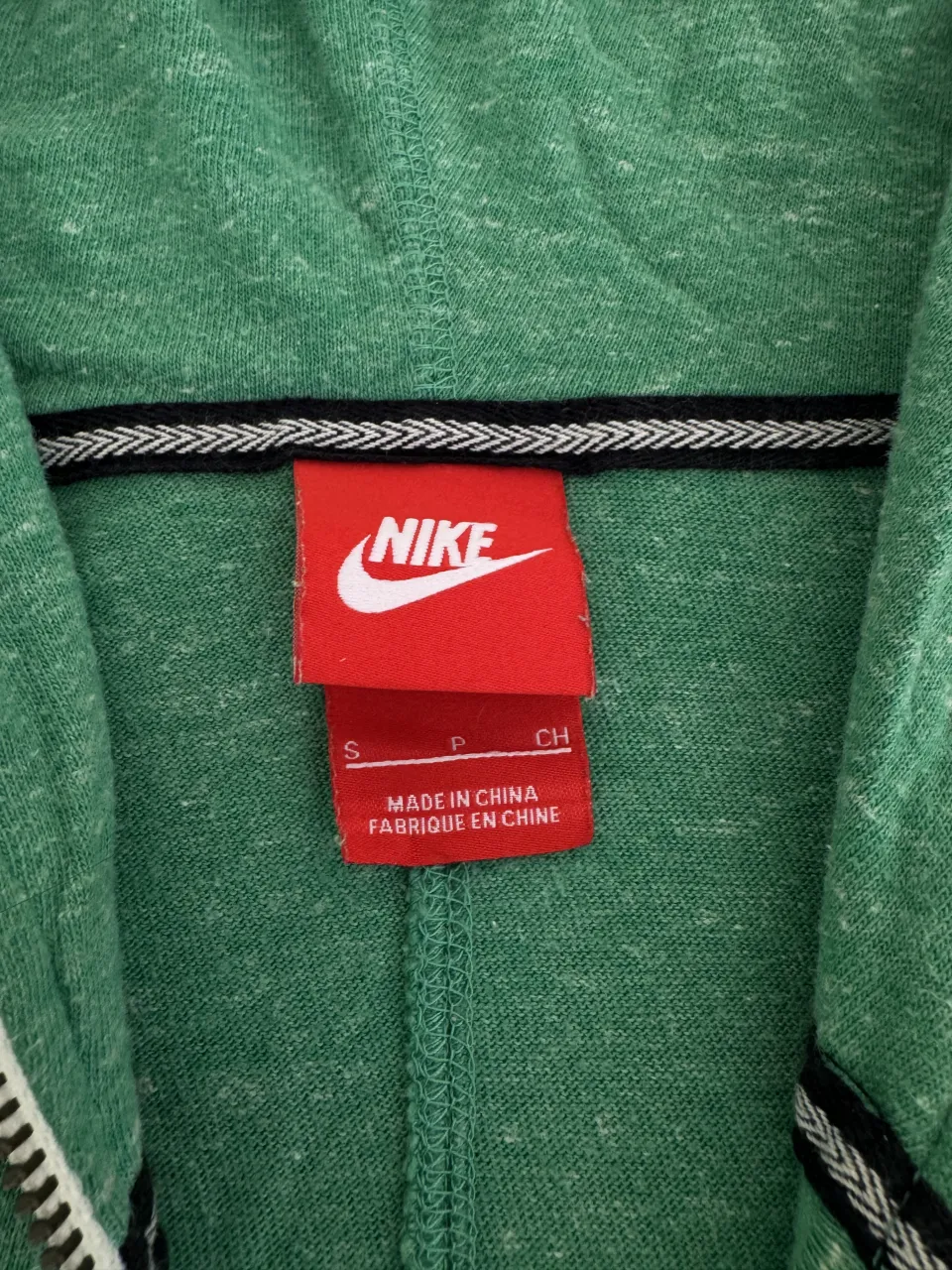 Campera Nike - Vista 2