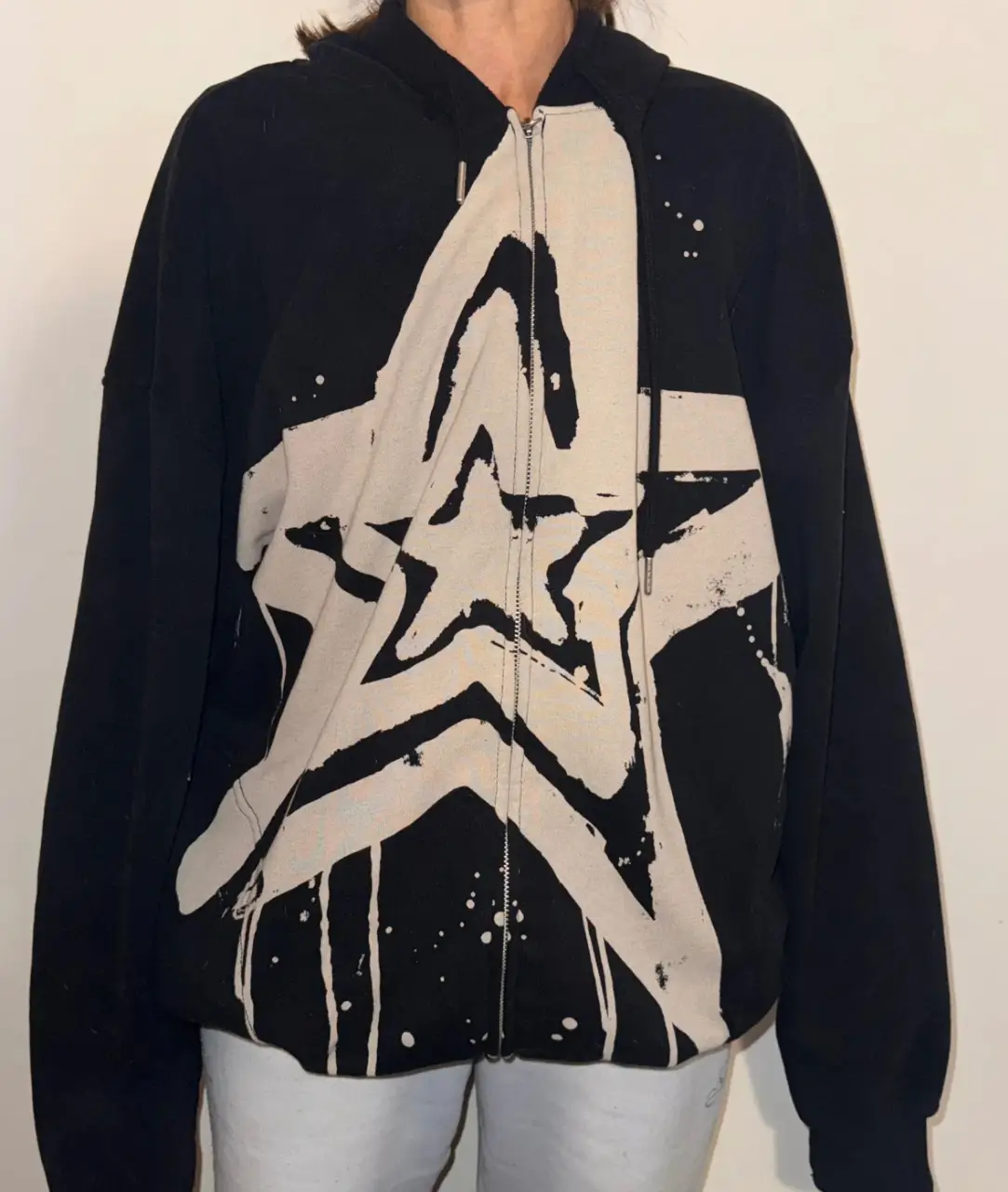 Buzo Urban Outfitters - Vista 3