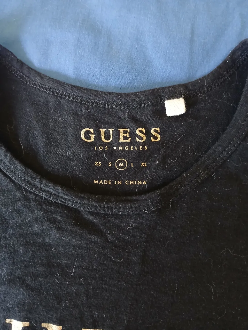 Remera GUESS - Vista 2