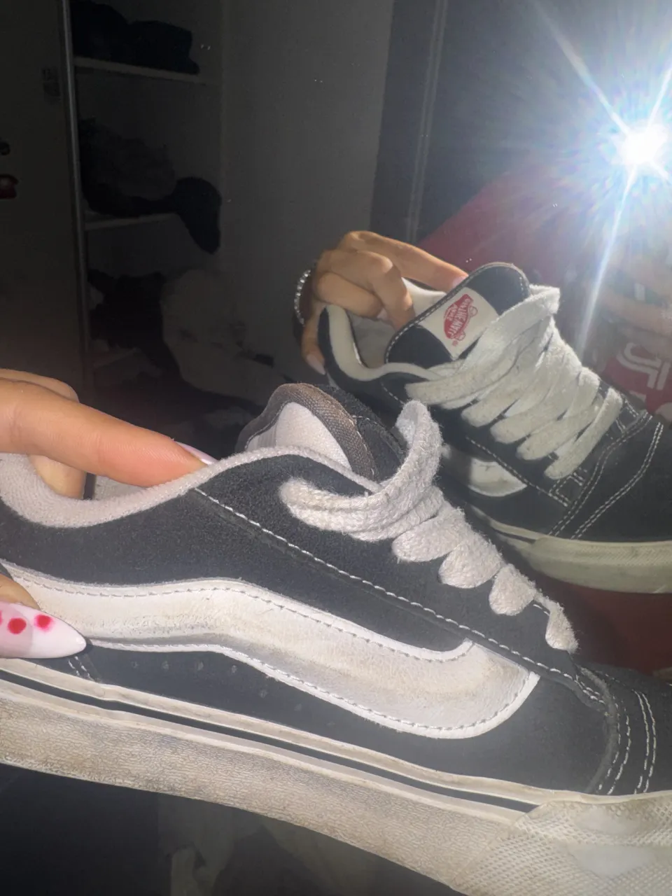 Zapatillas Vans Old Skool ORIGINALES negras y blancas, un clásico del skate que nunca pasa de moda. Perfectas para el día a día, combinan con todo y son súper cómodas.