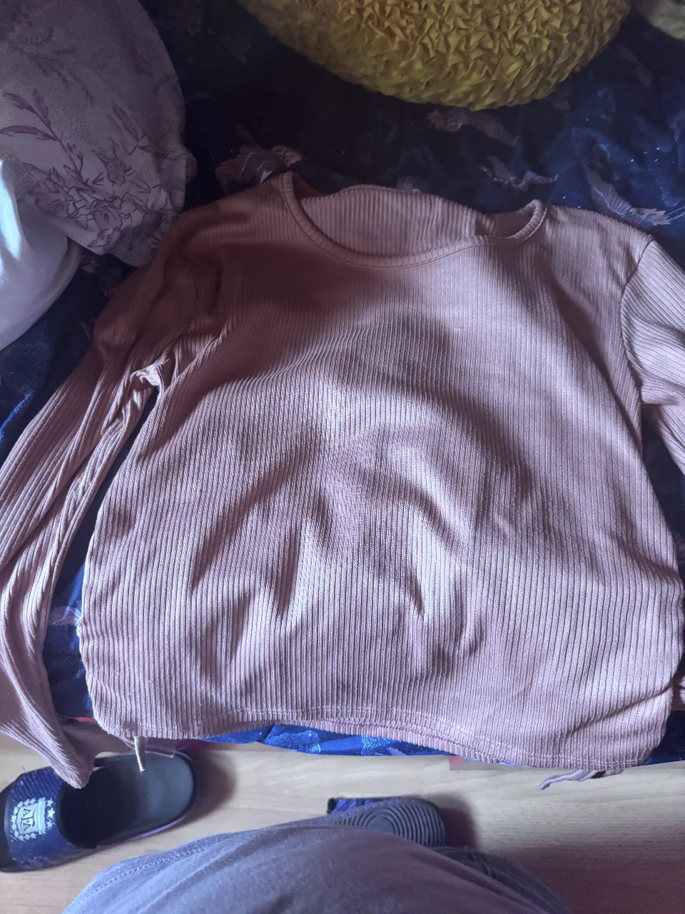 Remera manga corta con estampa de Nezuko Kamado de Demon Slayer. Ideal para fans del anime y para un look casual y divertido. Perfecta para usar en cualquier momento y mostrar tu pasión por la serie.