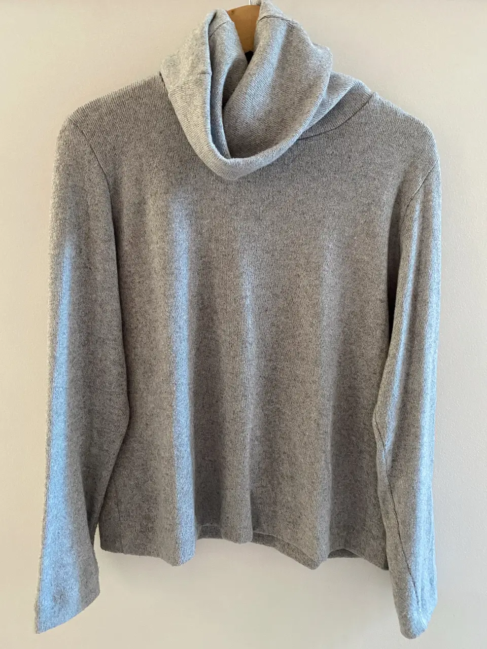 Polera Nueva Lanilla - Talle L - Medidas: busto 55 cm /largo 58 cm 