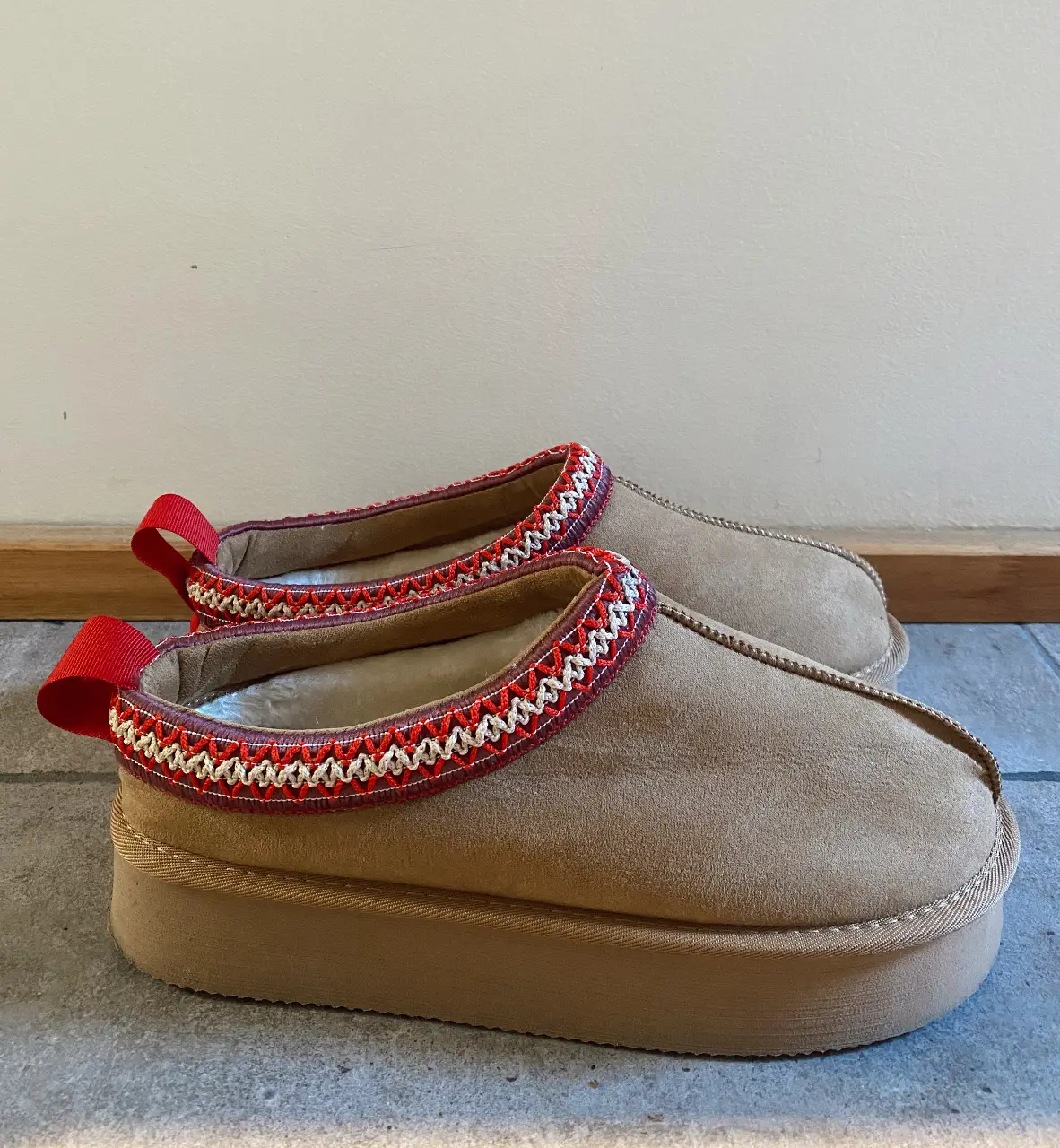 zuecos tipo ugg- Nuevos.