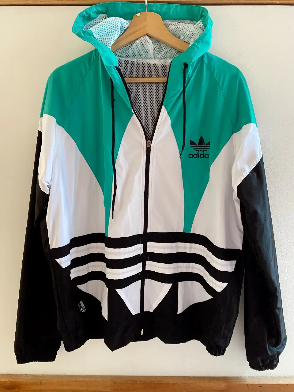 Campera Adidas Retro. Sin uso. 