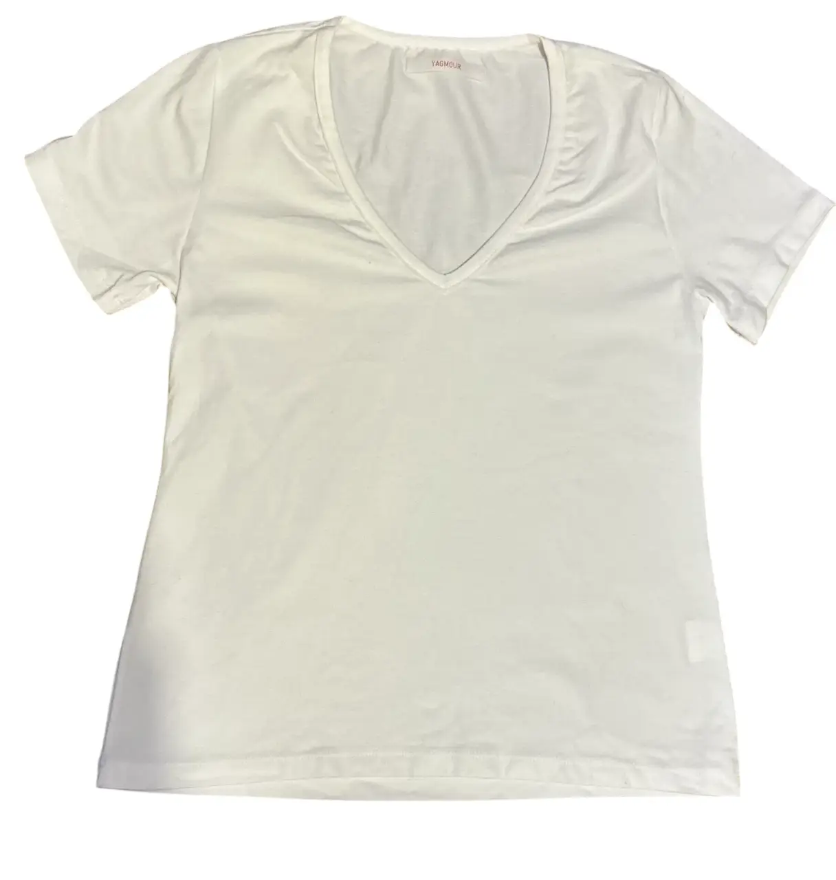 Remera blanca con cuello en V de yagmour -  Nueva sin uso 