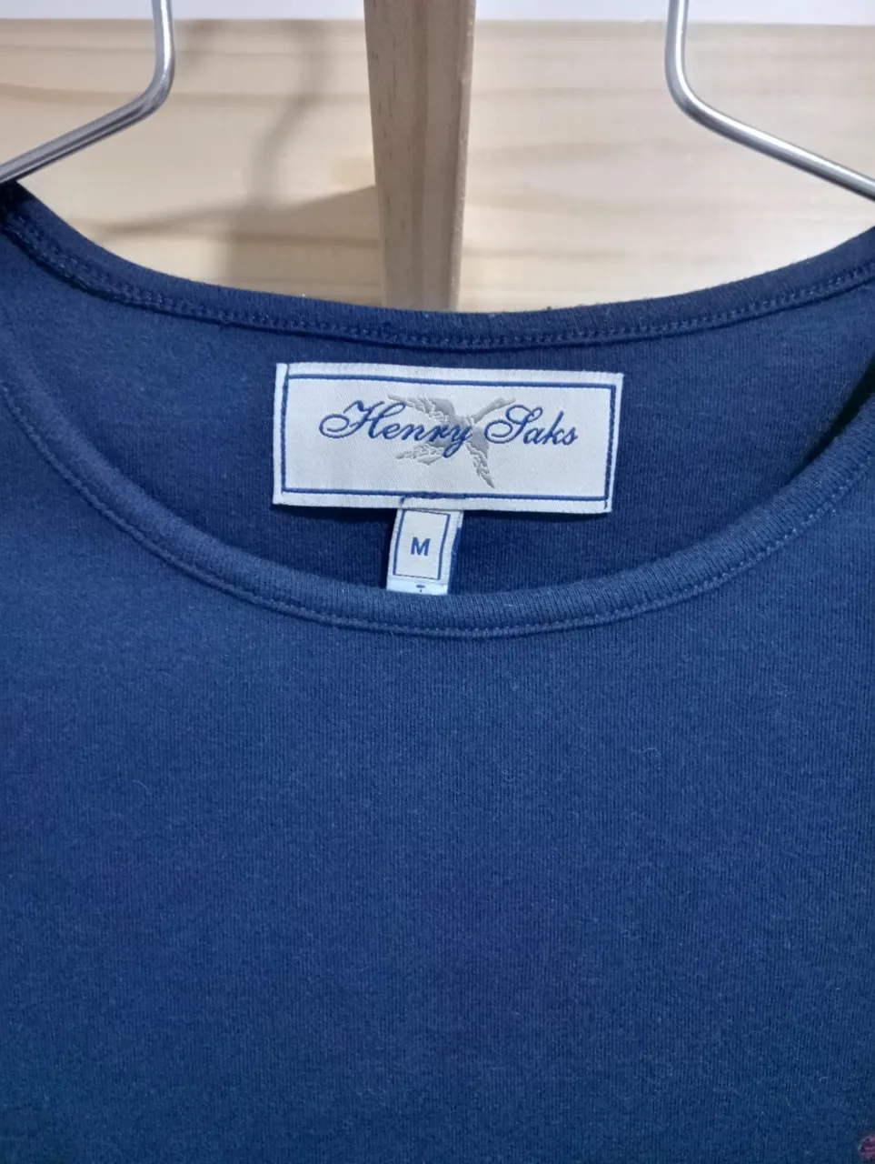 Remera Henry saks - Vista 2