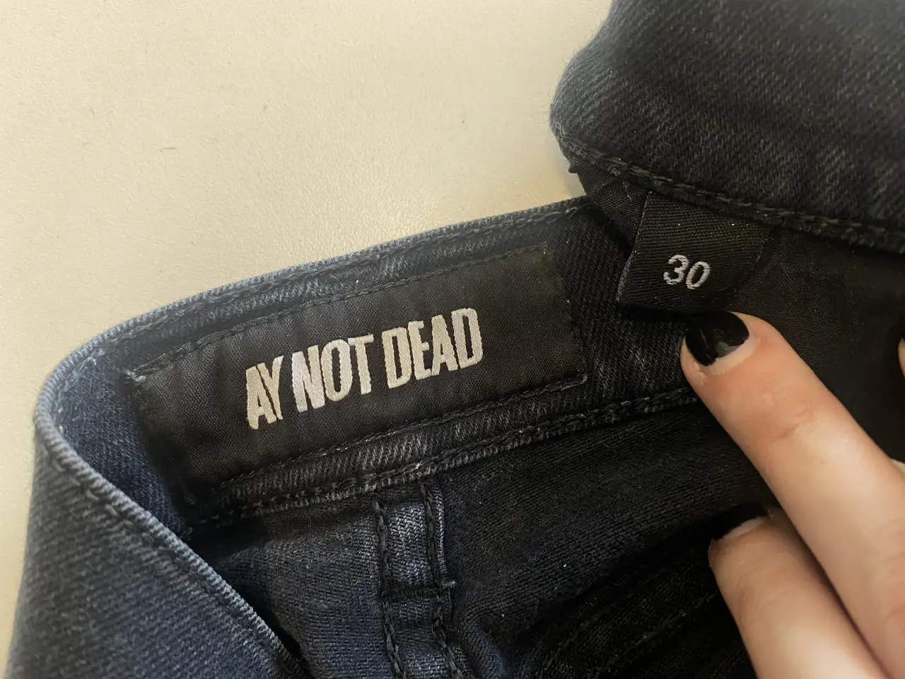 Short Ay Not Dead - Vista 3