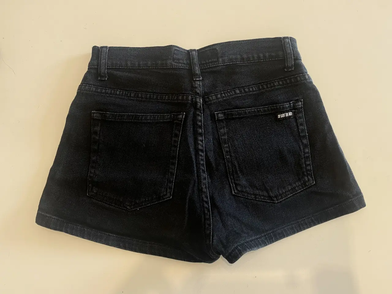 Short Ay Not Dead - Vista 2