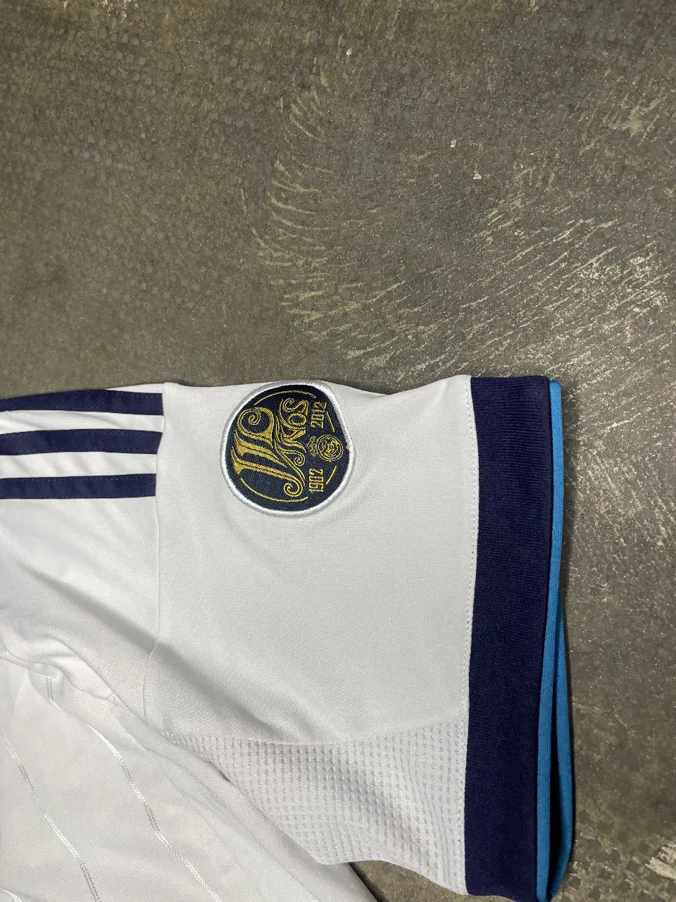 Camiseta adidas - Vista 3