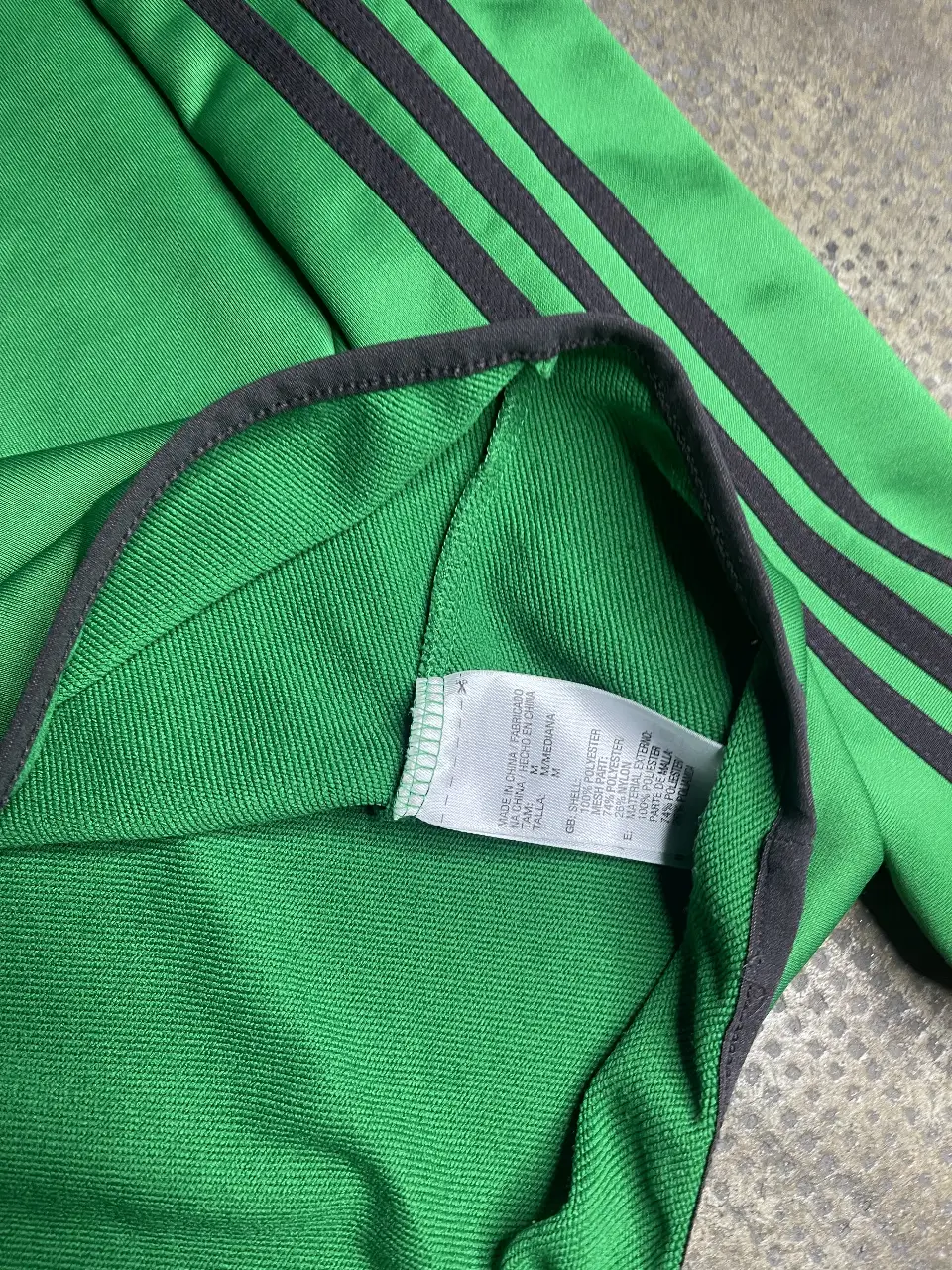 Buzo adidas - Vista 3